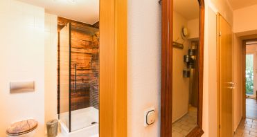 24 Duschbad Einliegerwohnung - Immobilienmakler-Potsdam.jpg