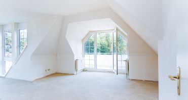 10 Blick ins Wohnzimmer - Immobilienmakler-Potsdam.jpg