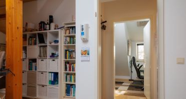 18 Blick aus Küche ins Schlafzimmer - Makler Potsdam-Babelsberg.jpg