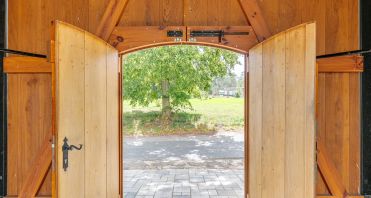 22 Restauriertes Scheunentor - Immobilienmakler-Potsdam.jpg