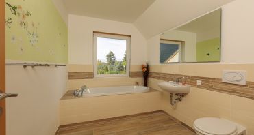 26 Blick ins Bad - Immobilienmakler-Potsdam.jpg