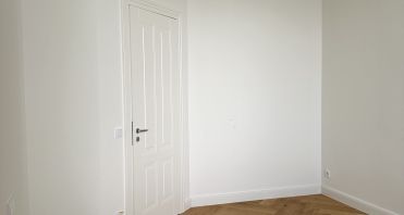 17 Schlafzimmer mit Blick zur Tür- Immobilienmakler-Potsdam.jpg