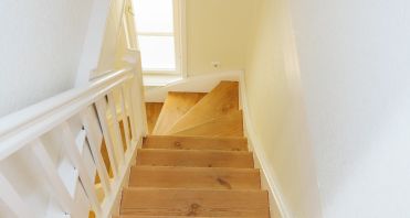 22 Originale Holztreppe - Immobilienmakler-Potsdam.jpg