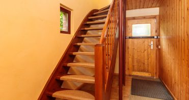 23 Treppe und Außenzugang - Immobilienmakler-Potsdam.jpg