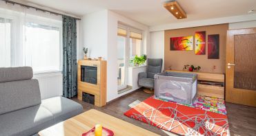 2 Wohnzimmer mit Balkon - Immobilien Potsdam.jpg