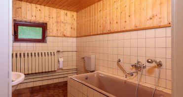 26 Wannenbad im Souterrain - Immobilienmakler-Potsdam.jpg