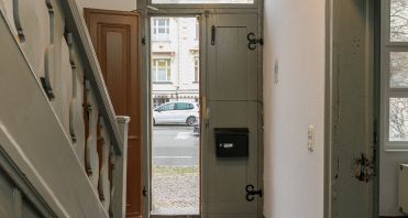 05 Flur und Hauseingang - Immobilienmakler-Potsdam.jpg