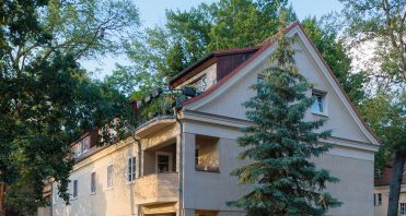 29 Hausansicht Abenddämmerung - Makler Potsdam-Babelsberg.jpg