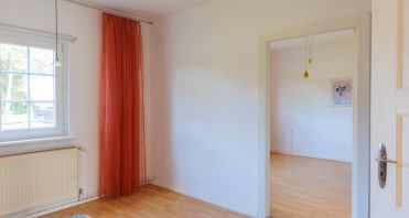 11 Wohnzimmer mit angrenzendem Zimmer - Immobilienmakler-Potsdam.jpg