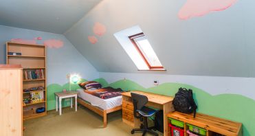 15 Blick in Kinderzimmer - Immobilienmakler-Potsdam.jpg
