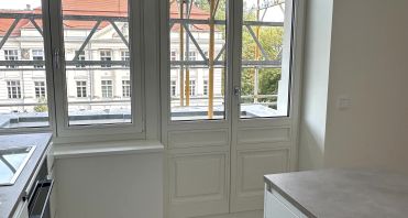 8 Küche mit Blick zum Balkon - Immobilienmakler-Potsdam.jpg