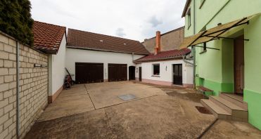 Hofansicht - Einfamilienhaus Brueck Immobilienmakler Potsdam.jpg