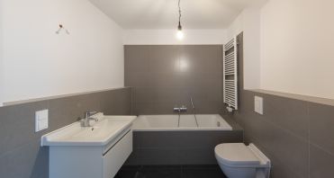 13 Elegantes Wannenbad - Immobilienmakler Potsdam.jpg