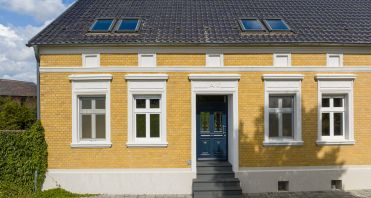 1 Außenansicht Haupthaus - Immobilienmakler-Potsdam.jpg