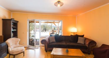 07 Wohnzimmer mit Terrassenzugang - Immobilienmakler-Potsdam.jpg