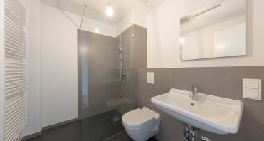 3 Hochwertiges Duschbad - Immobilienmakler Potsdam.jpg