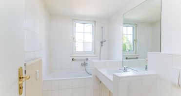 06 Blick ins Bad - Immobilienmakler-Potsdam.jpg