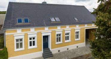 20 Haupthaus mit Tordurchfahrt - Immobilienmakler-Potsdam.jpg