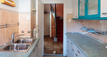 13 Küche mit Terrazzoboden - Makler Potsdam-Babelsberg.jpg