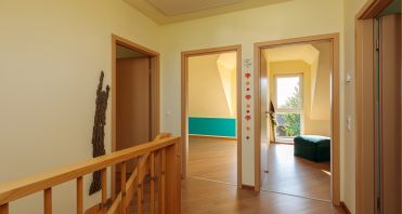 18 Flur Obergeschoss - Immobilienmakler-Potsdam.jpg