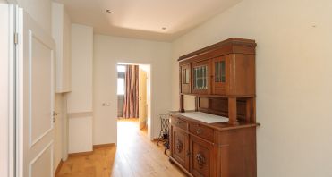 3 Flur im Haupthaus - Immobilienmakler-Potsdam.jpg