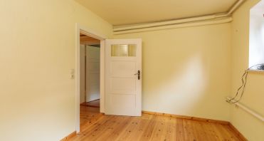 33 Blick aus Souterrainzimmer - Immobilienmakler-Potsdam.jpg